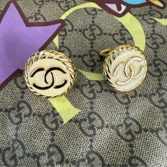 Vintage 90’s CHANEL Clip Ons with Braided Gold